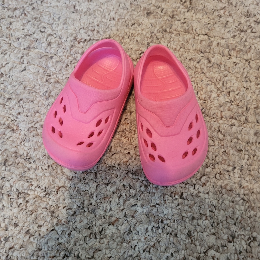 Size 4 knock-off baby crocks pink